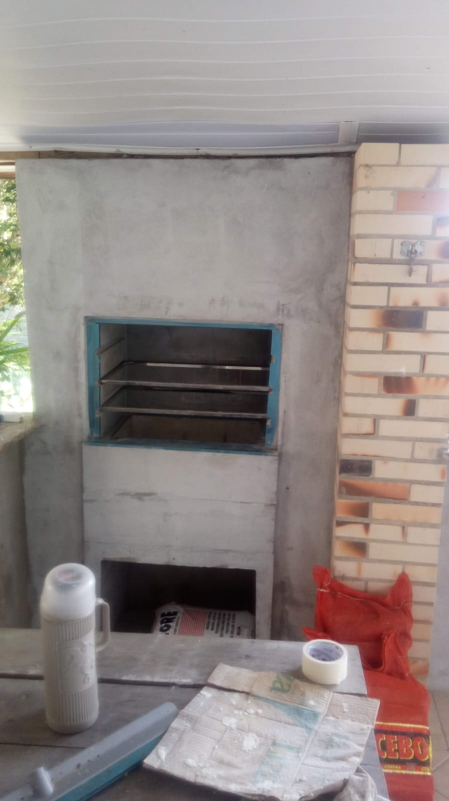 Instalação de Churrasqueiras Pré-Moldadas com Acabamento em Alvenaria e Grafiato