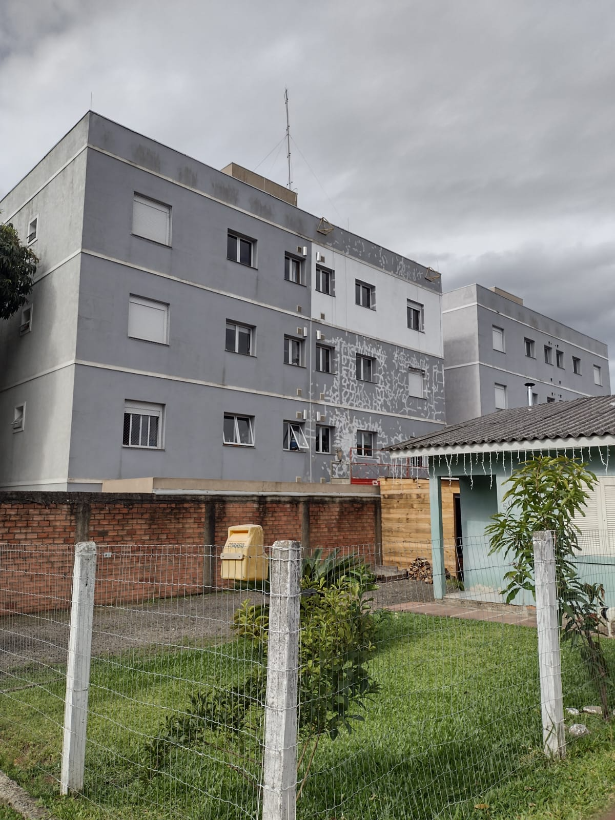 Revitalização de Fachada com Pintura Emborrachada, Textura Rolada e Garantia de 5 Anos