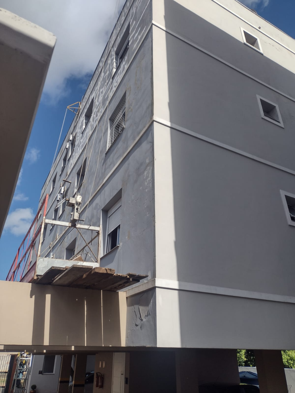 Revitalização de Fachada com Pintura Emborrachada, Textura Rolada e Garantia de 5 Anos